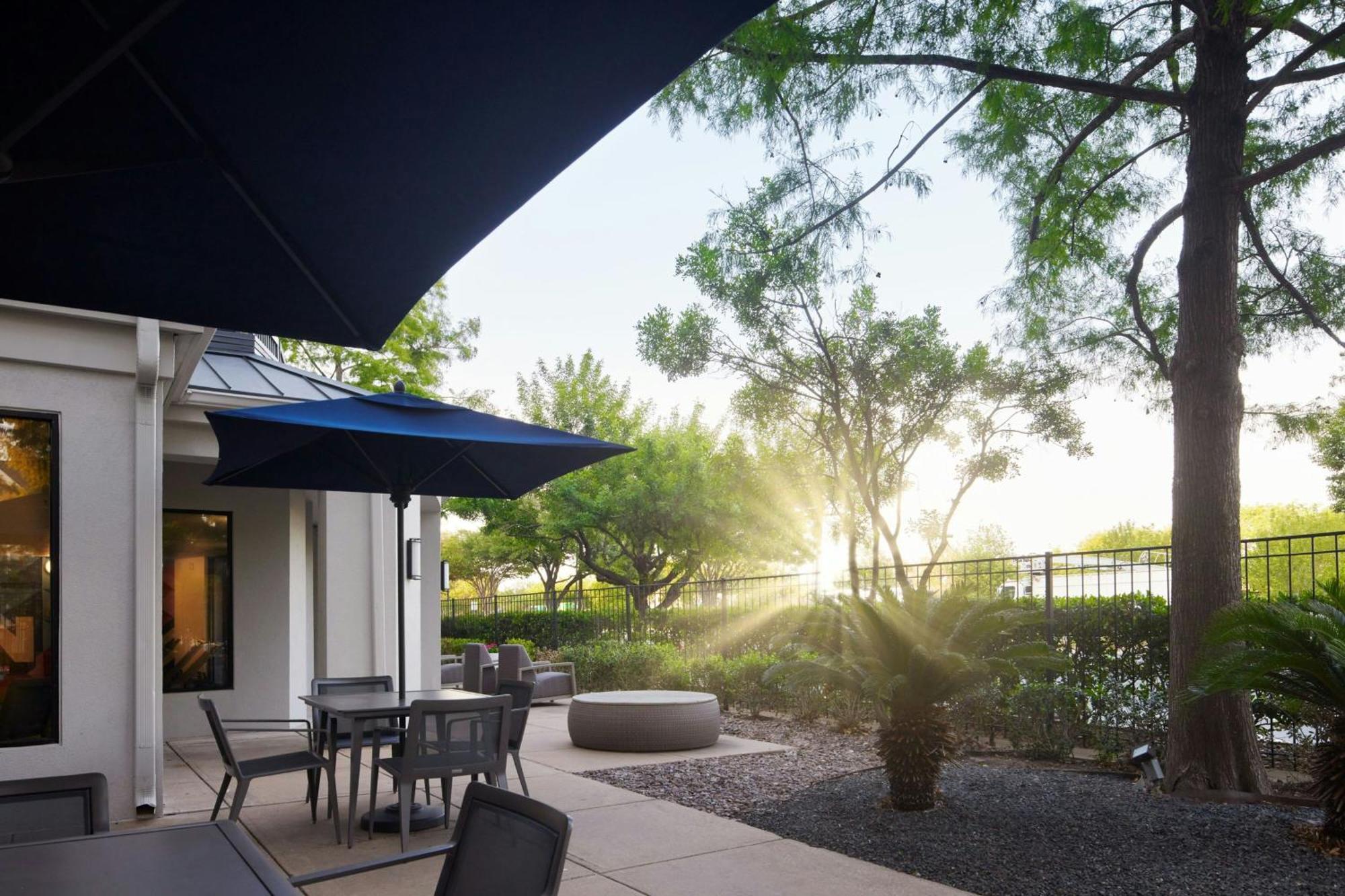 Courtyard Austin South Hotel Ngoại thất bức ảnh